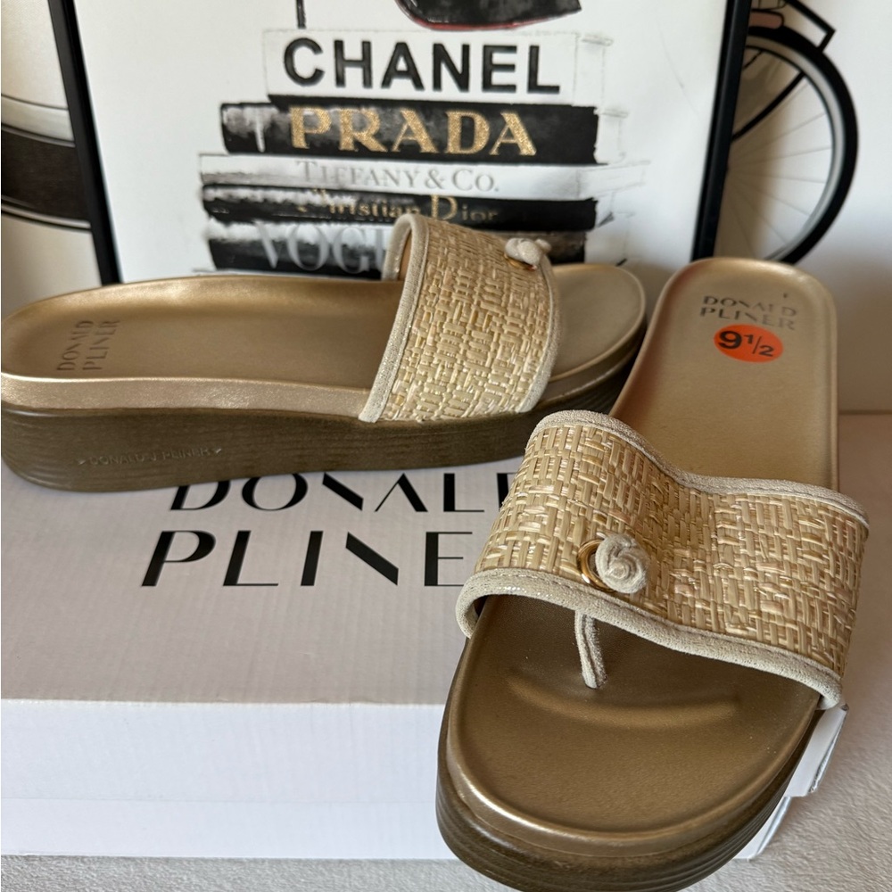 Donald Pliner Farrah Women's Wedge Sandals New - Picture 11 of 16